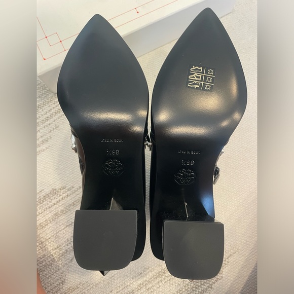 Alexander McQueen Leather Ankle Boot with Metal Bar. - Picture 5 of 7